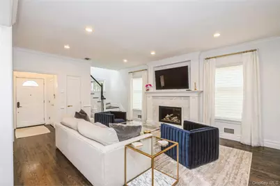 6 Valley Lane, Huntington, NY 11743 - Photo 2