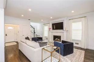 6 Valley Ln, Huntington, NY 11743 - Photo 2