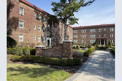 180 Hilton Avenue #A3, Hempstead, NY 11550 - Photo 4