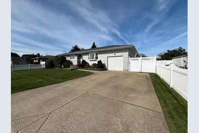 294 34th Street, Lindenhurst, NY 11757 - Photo 2