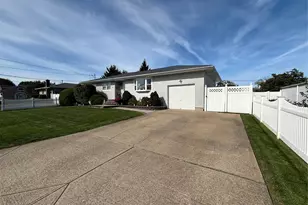 294 34th St, Lindenhurst, NY 11757 - Photo 2