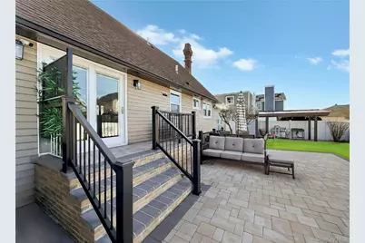 460 Roquette Avenue, Floral Park, NY 11001 - Photo 38