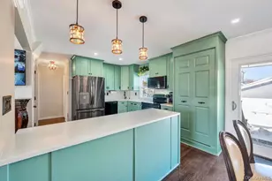 460 Roquette Ave, Floral Park, NY 11001 - Photo 12