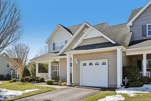 153 Stoneleigh Dr, Riverhead, NY 11901 - Photo 2