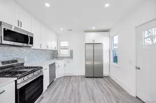 297 E Columbia St, Hempstead, NY 11550 - Photo 16