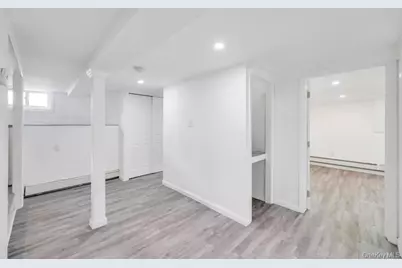 297 E Columbia Street, Hempstead, NY 11550 - Photo 20