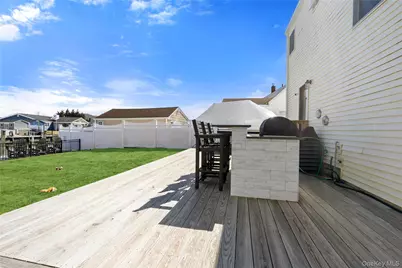 185 East Drive, Copiague, NY 11726 - Photo 30