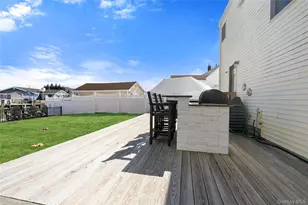 185 East Dr, Copiague, NY 11726 - Photo 30