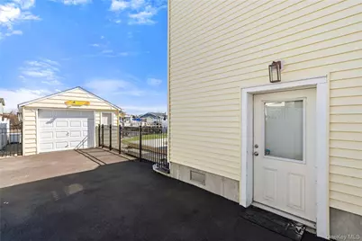 185 East Drive, Copiague, NY 11726 - Photo 26