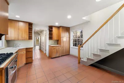 2 Oakwood Place, Scarsdale, NY 10583 - Photo 12