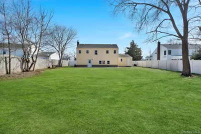 40 Durhamoc Lane, North Babylon, NY 11703 - Photo 2