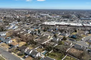 40 Durhamoc Ln, North Babylon, NY 11703 - Photo 36