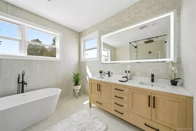 19 Arrow Lane, Hicksville, NY 11801 - Photo 36