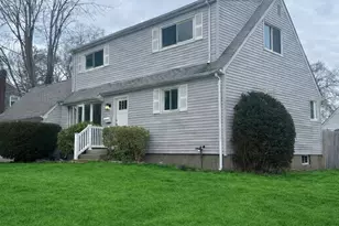 3 Vine Ct, Centereach, NY 11720 - Photo 2