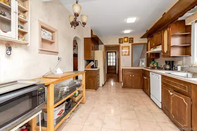 104 E. Melrose Street, Valley Stream, NY 11580 - Photo 8