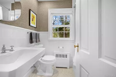 31 Bellingham Lane, Great Neck, NY 11023 - Photo 10