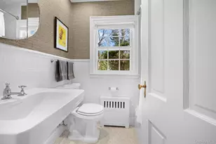 31 Bellingham Ln, Great Neck, NY 11023 - Photo 10