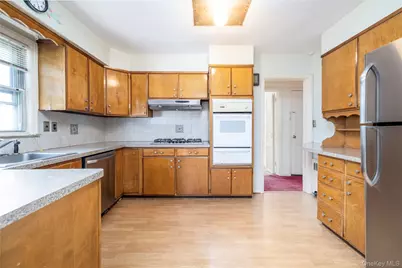 54 Hollywood Avenue, Lynbrook, NY 11563 - Photo 6