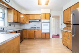 54 Hollywood Ave, Lynbrook, NY 11563 - Photo 6