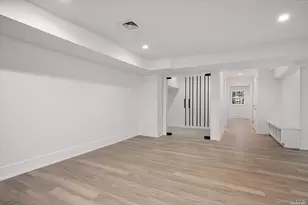 40 Hewlett Ln, Port Washington, NY 11050 - Photo 24