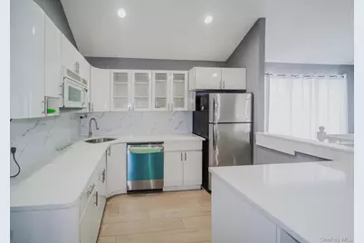 587 Miller Avenue, Freeport, NY 11520 - Photo 14