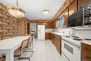 36 W Terrace Rd, Great Neck, NY 11021 - Photo 10