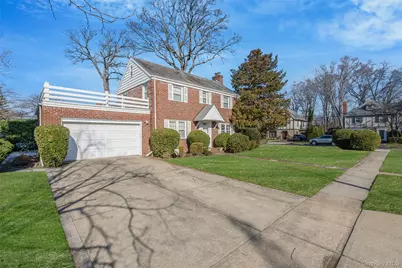 15 Seeley Court, Malverne, NY 11565 - Photo 2