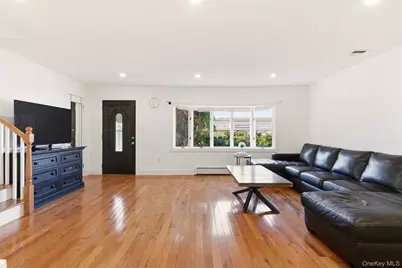 557 Woodbury Road, Plainview, NY 11803 - Photo 4