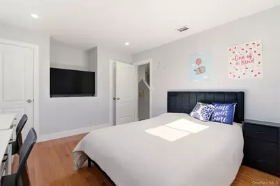 557 Woodbury Road, Plainview, NY 11803 - Photo 16