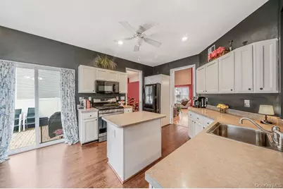 120 Cranberry Court, Melville, NY 11747 - Photo 12