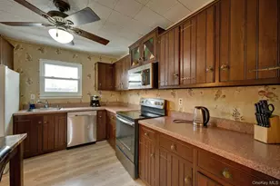 15 Snapper Ct, Lindenhurst, NY 11757 - Photo 10