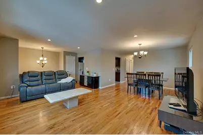 15 Snapper Court, Lindenhurst, NY 11757 - Photo 4