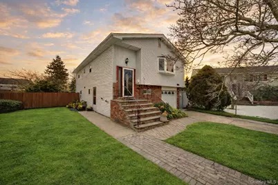 15 Snapper Court, Lindenhurst, NY 11757 - Photo 2