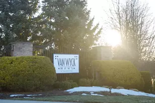 919 Saratoga Ln, Fishkill, NY 12524 - Photo 2