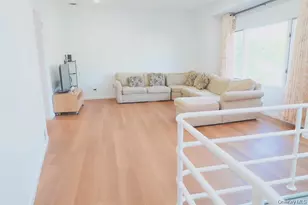 23 Clinton Ln, Jericho, NY 11753 - Photo 2