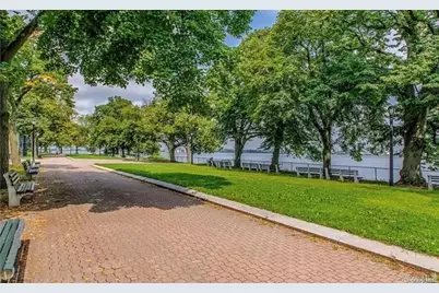 337 Park Crescent, College Point, NY 11356 - Photo 14