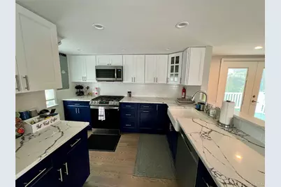 100 Clubhouse Road, Bellmore, NY 11710 - Photo 8