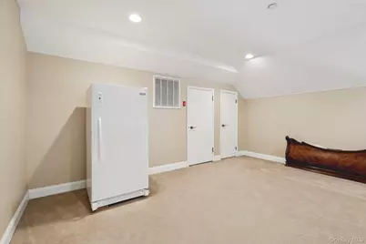 110 Kenneth Court, Amityville, NY 11701 - Photo 22