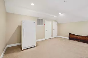 110 Kenneth Ct, Amityville, NY 11701 - Photo 22