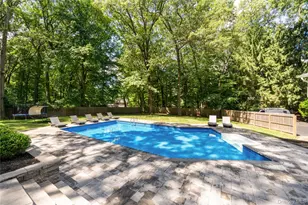 9 E Stemmer Ln, Suffern, NY 10901 - Photo 32