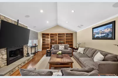 15 Tiber Road, Oyster Bay, NY 11791 - Photo 14