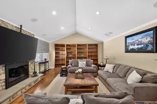 15 Tiber Rd, Oyster Bay, NY 11791 - Photo 14