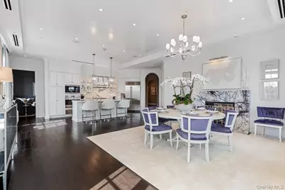 6000 Royal Court #PENTHOUSE, North Hills, NY 11040 - Photo 8