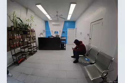 104-18 Jamaica Avenue, Richmond Hill, NY 11418 - Photo 2