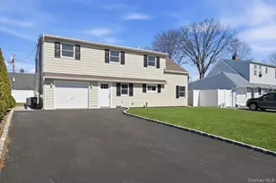 38 Bobolink Ln, Levittown, NY 11756 - Photo 2