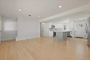 38 Bobolink Ln, Levittown, NY 11756 - Photo 12