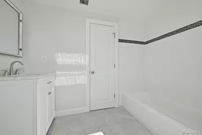 38 Bobolink Lane, Levittown, NY 11756 - Photo 32