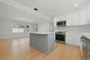 38 Bobolink Ln, Levittown, NY 11756 - Photo 4