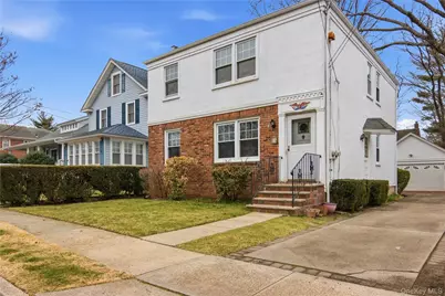 15 Geranium Avenue, Floral Park, NY 11001 - Photo 2