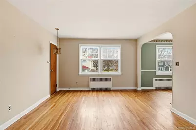 15 Geranium Avenue, Floral Park, NY 11001 - Photo 6